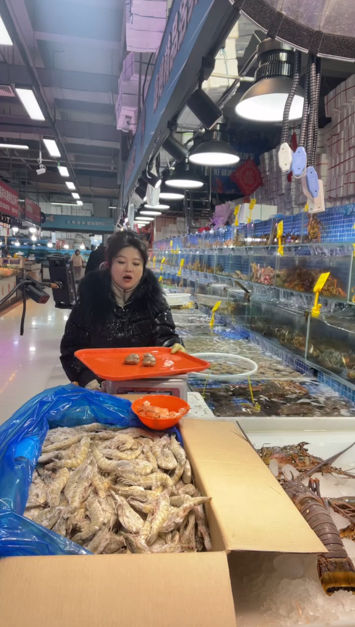 中国大陆鲜活海肠7根，一斤