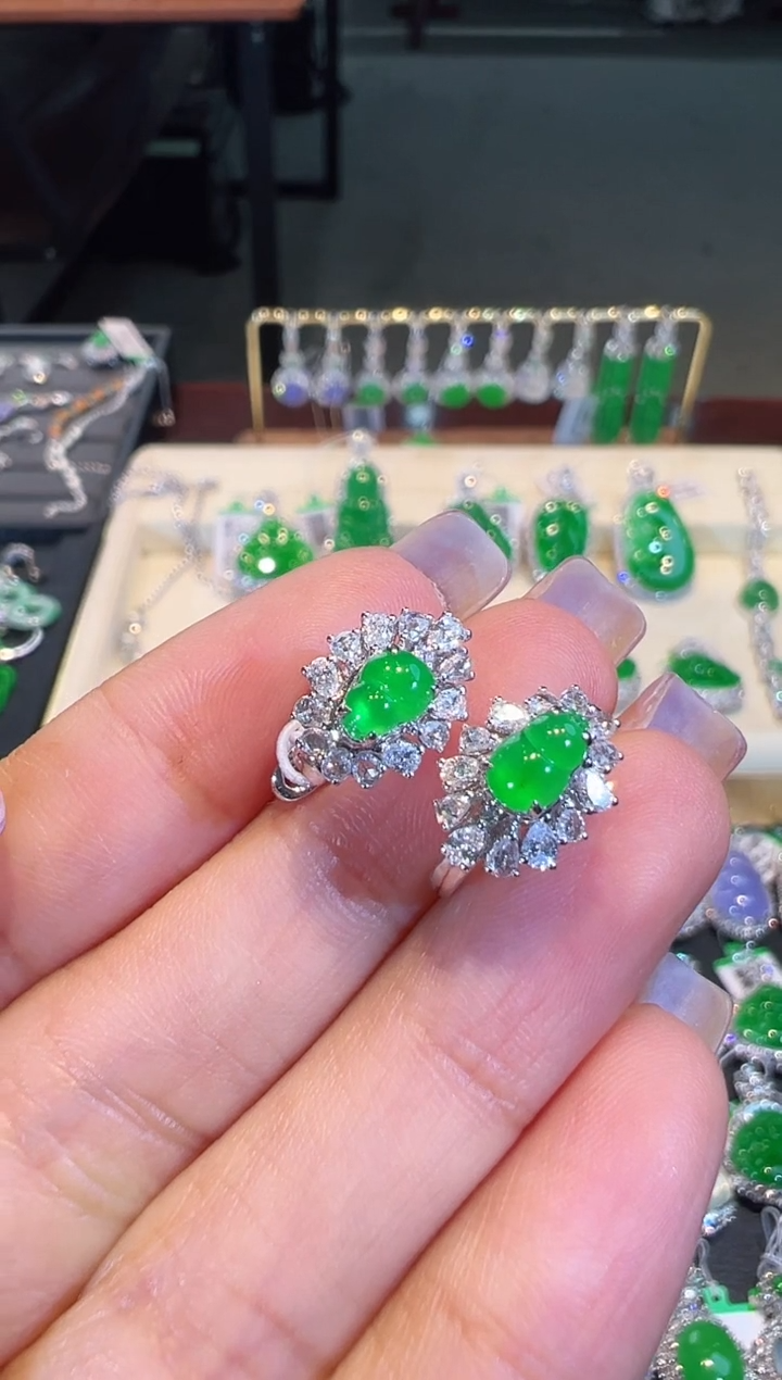 【闪购商品】翡翠耳饰18K金镶嵌翡翠