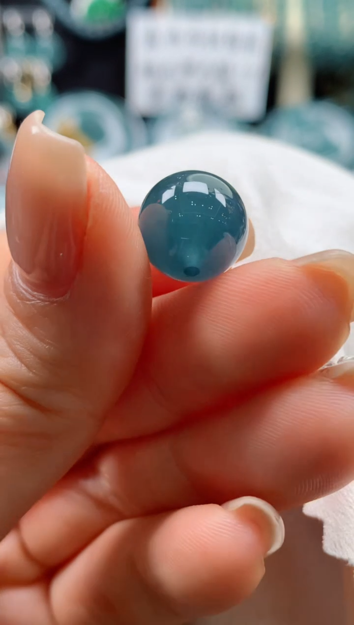 翡翠未镶嵌颈饰0666577598（卡十二左右）