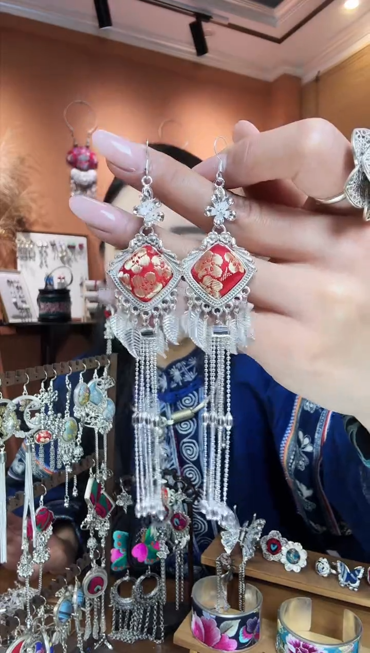 【闪购商品】刺绣纯手工民族风耳环