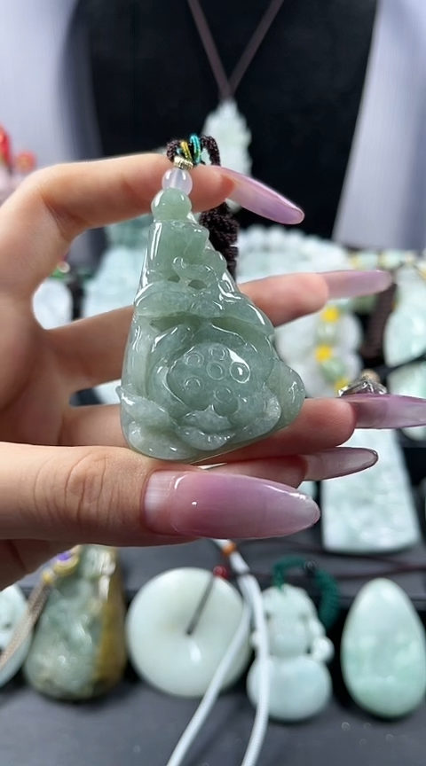 翡翠未镶嵌颈饰荷叶鱼
