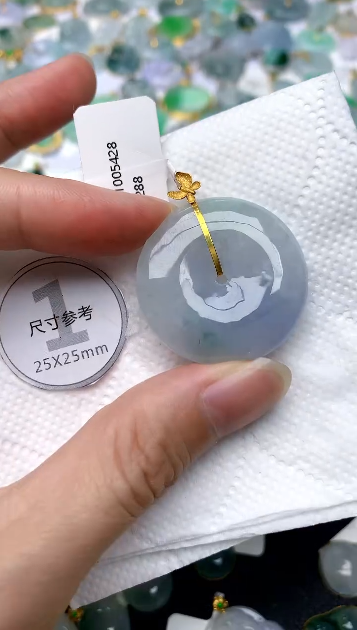 颈饰18K金镶嵌翡翠天然A货翡翠