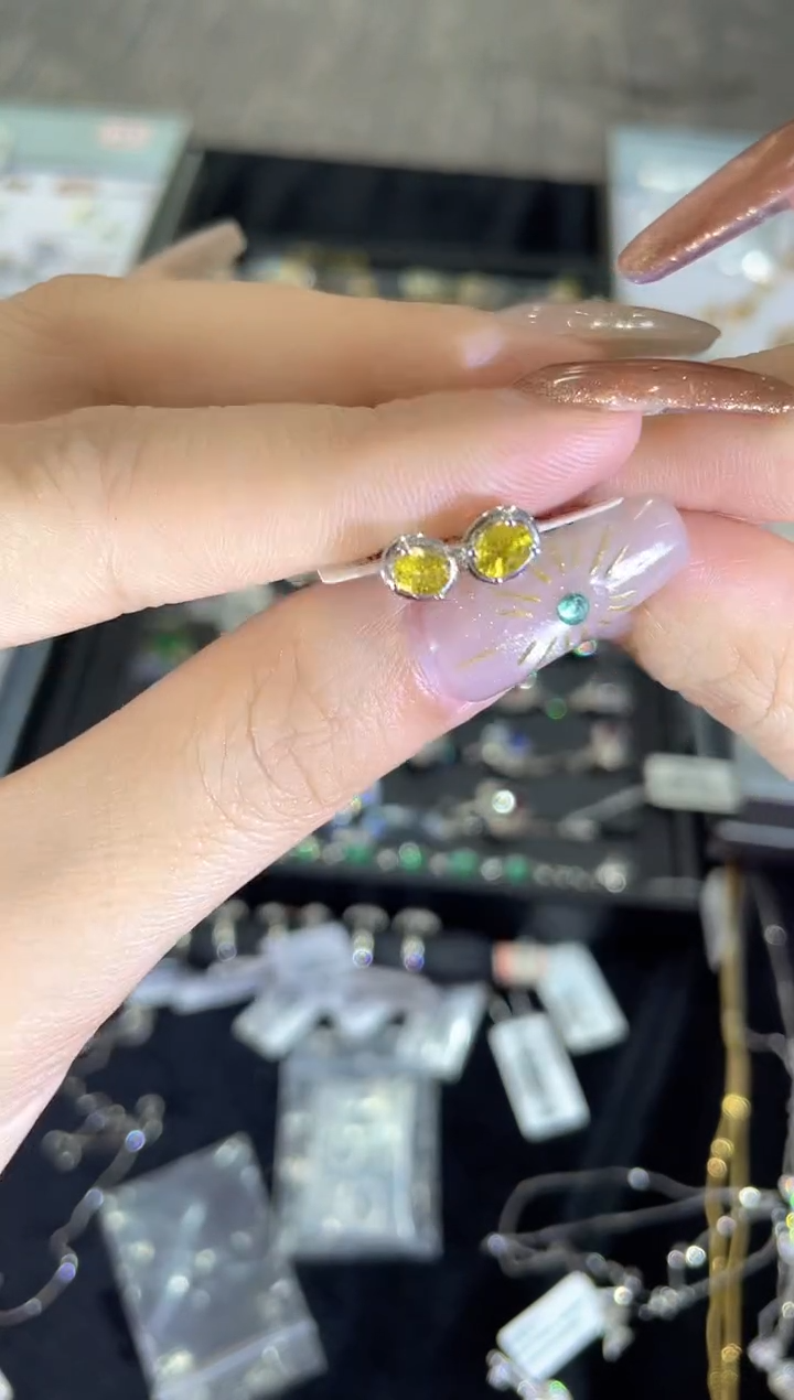 耳饰蓝宝石18K金镶嵌    XFY