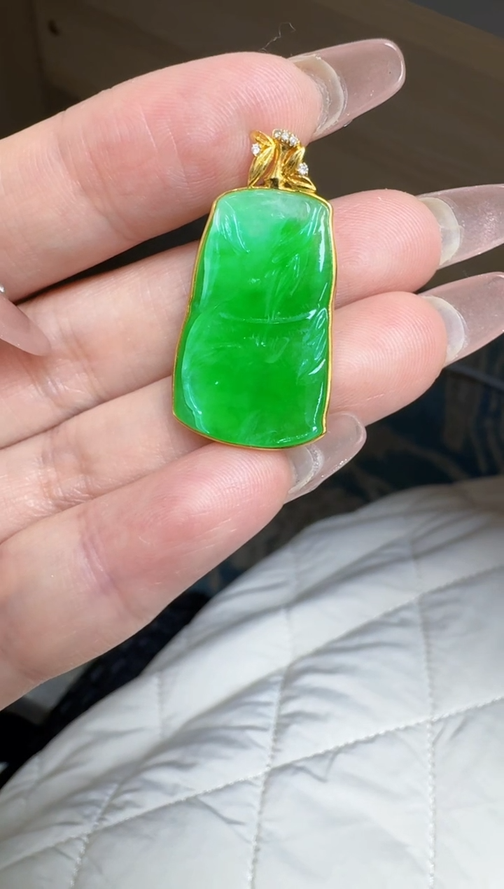 【闪购商品】翡翠颈饰18K金镶嵌缅甸翡翠A货吊坠