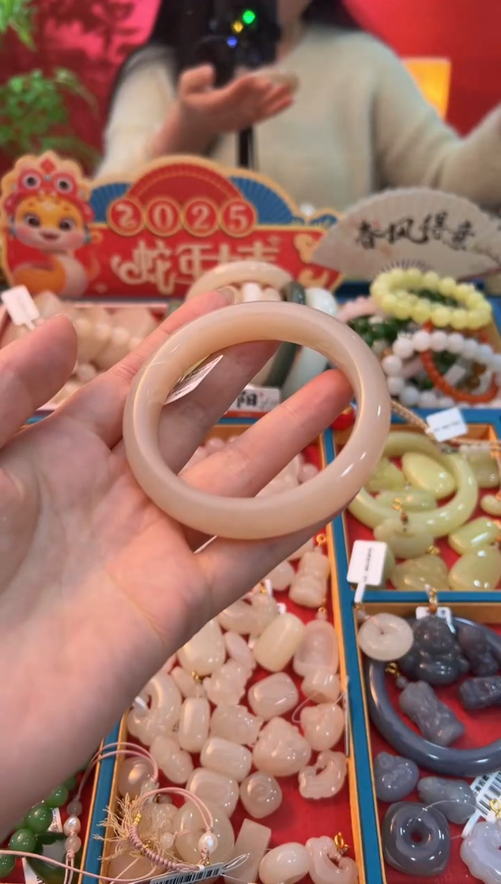 【闪购商品】和田玉手镯58圈口未镶嵌红藕粉正圈手镯