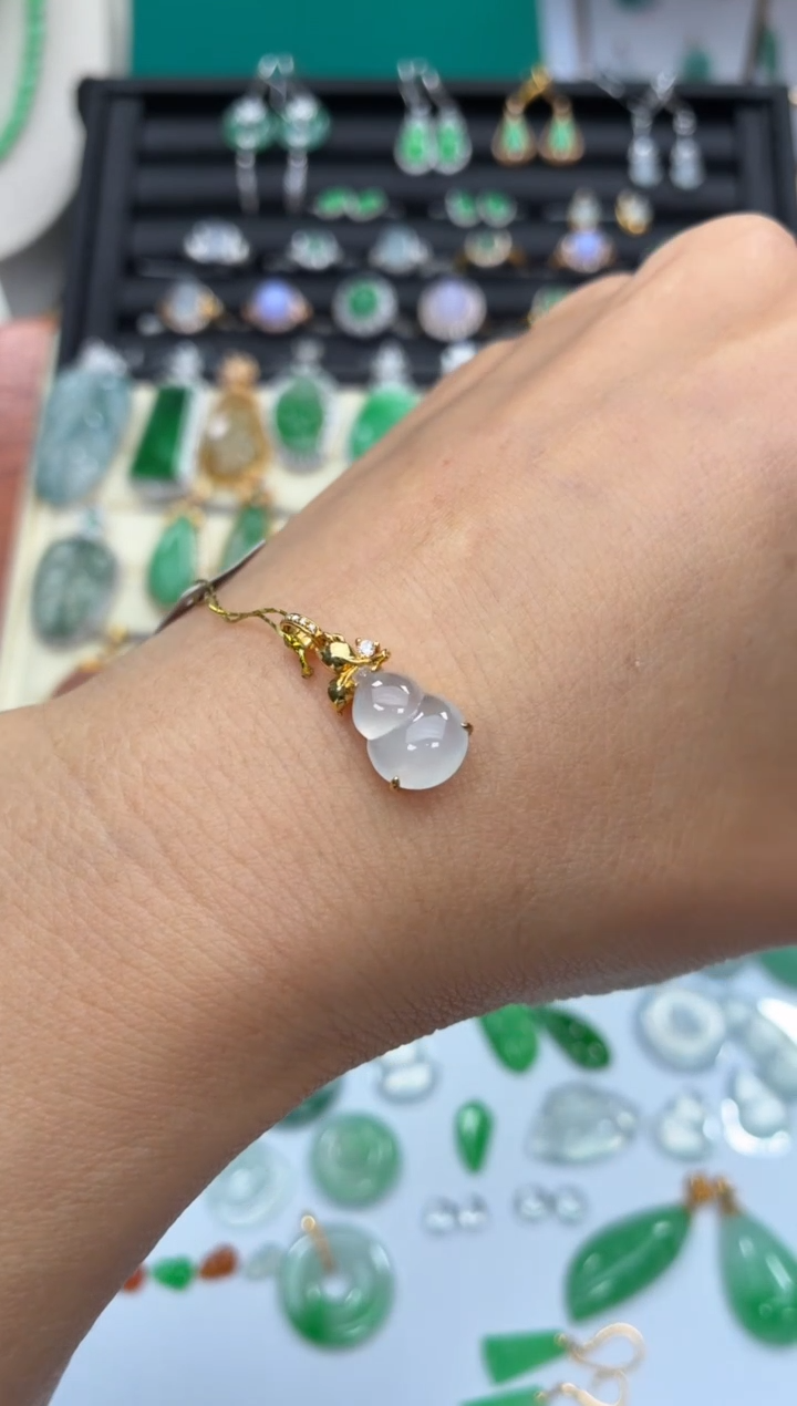 颈饰18K金镶嵌翡翠天然翡翠A货