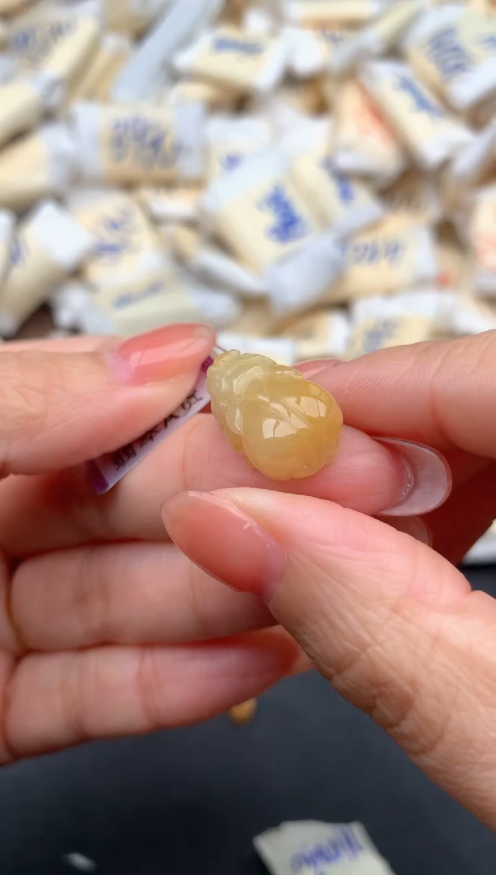 18K金镶嵌挂件翡翠—