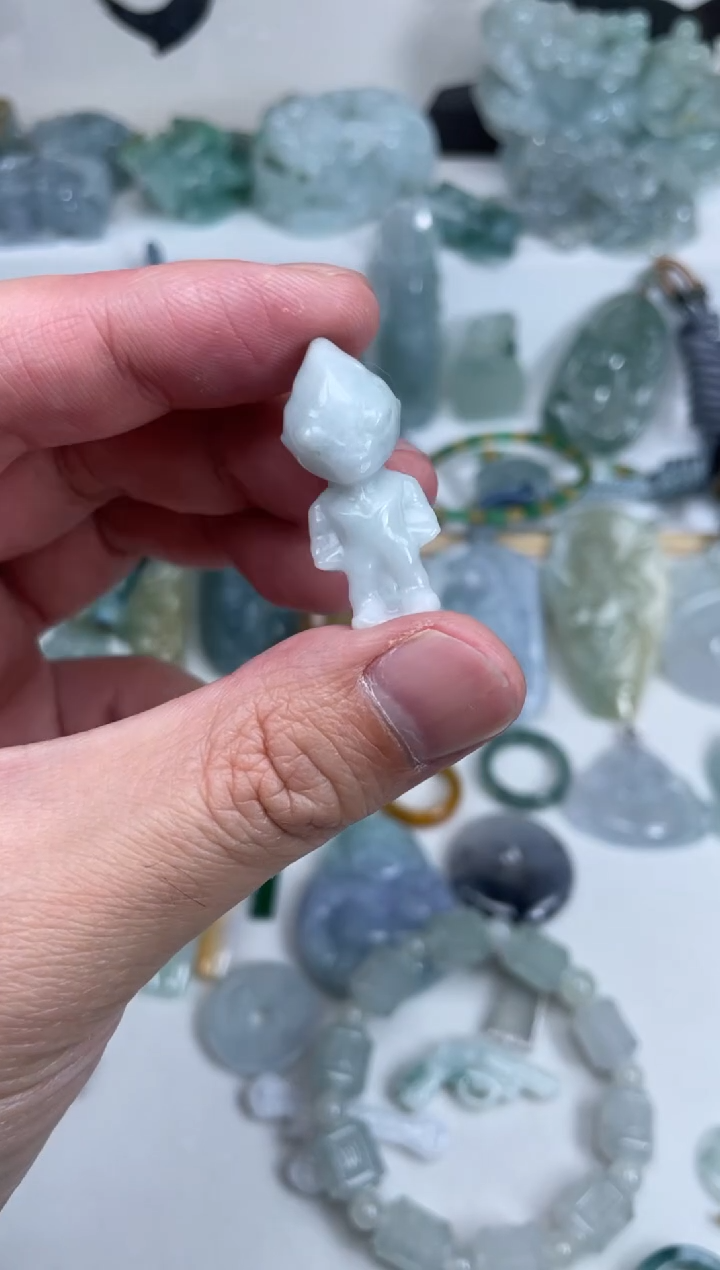 【闪购商品】翡翠摆件未镶嵌奥特曼
