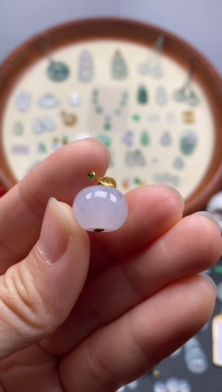 颈饰18K金镶嵌翡翠冰紫苹果/芬