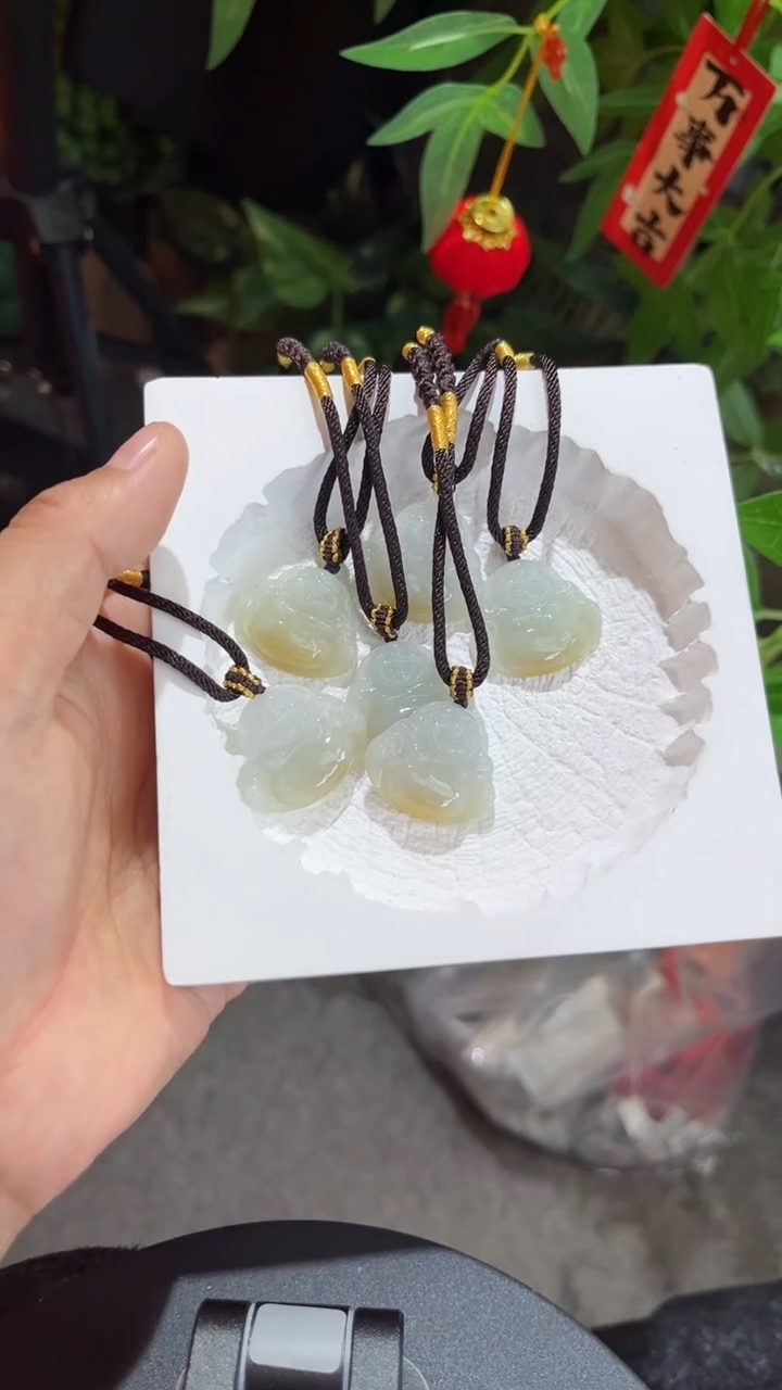 【闪购商品】翡翠挂件未镶嵌边城刀客/576937/多样性发一