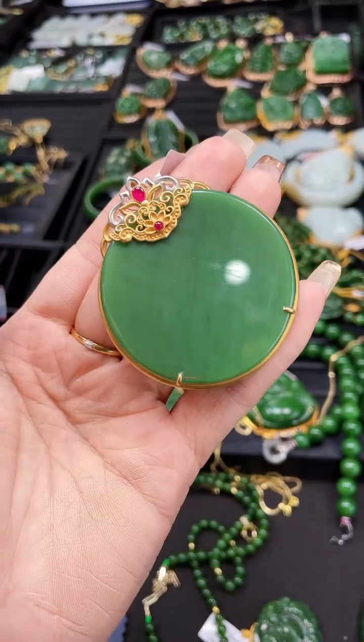 【闪购商品】和田玉吊坠18K金镶嵌多样性发一Z