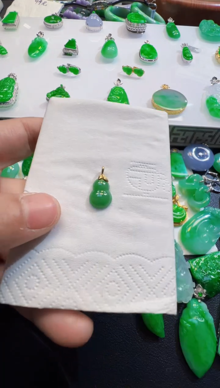 翡翠18K金镶嵌吊坠(不含链)葫芦