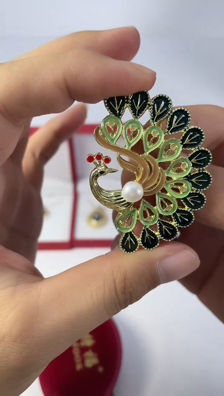 仿珍珠铜合金胸针