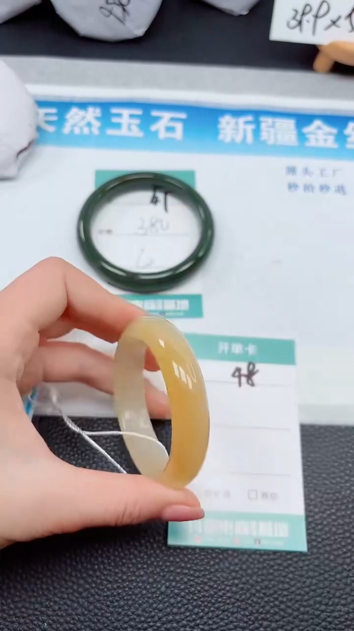 【闪购商品】石英质玉手镯未镶嵌48