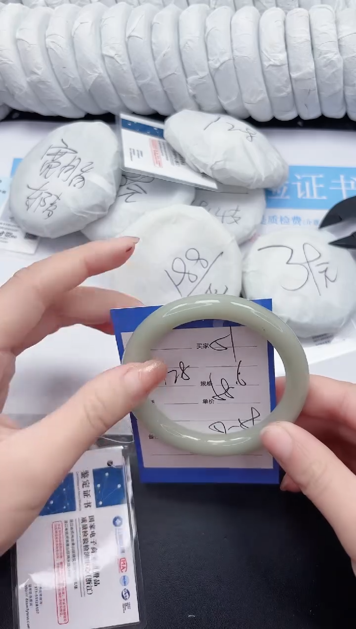 未镶嵌手镯石英质玉49-58.6DY