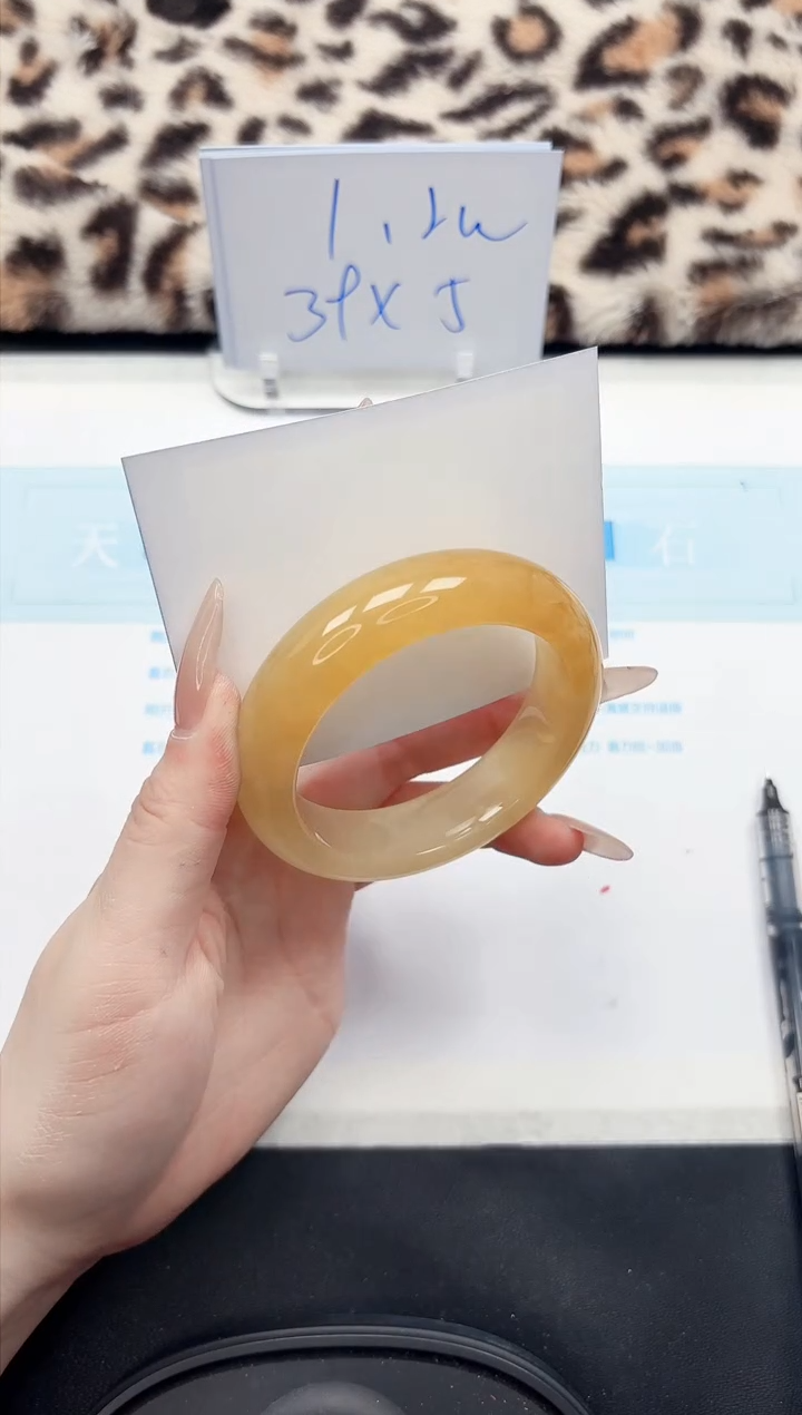 【闪购商品】石英质玉手镯未镶嵌137-59