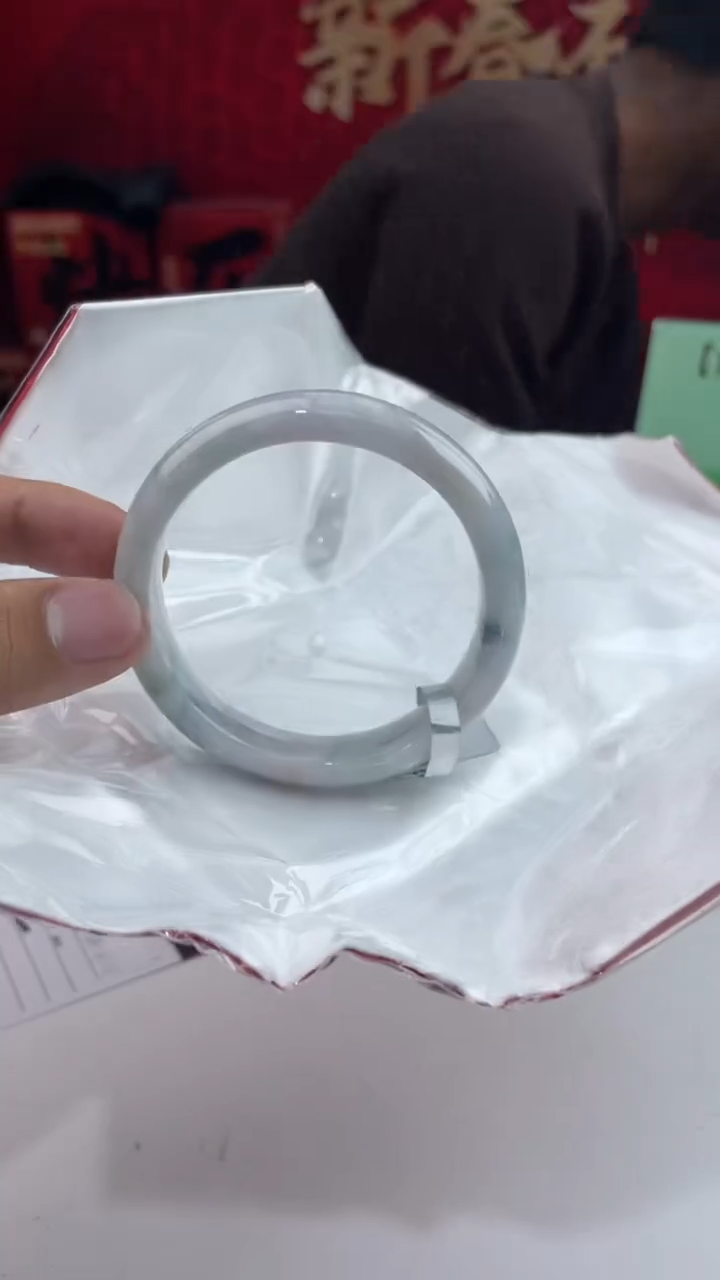 【闪购商品】翡翠手镯未镶嵌20翡翠手镯（微瑕）