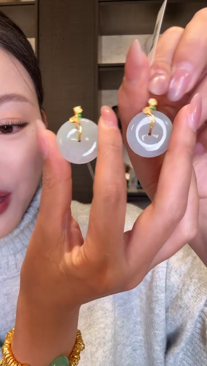 颈饰18K金镶嵌翡翠27多样性发其一