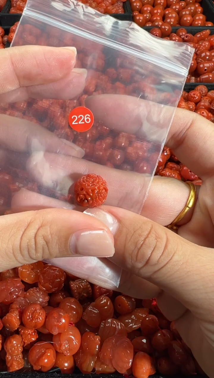 颈饰未镶嵌南红玛瑙1