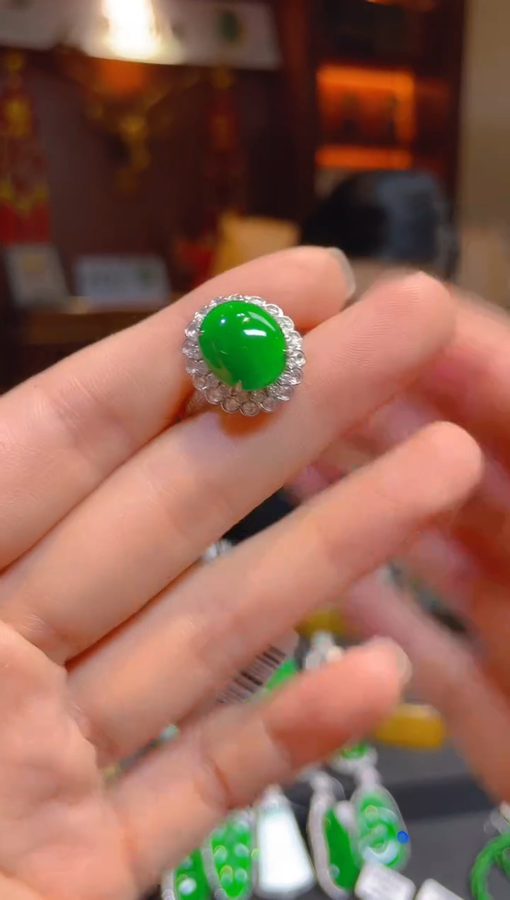 【闪购商品】翡翠戒指18K金镶嵌118578天然A货翡翠蛋面戒指