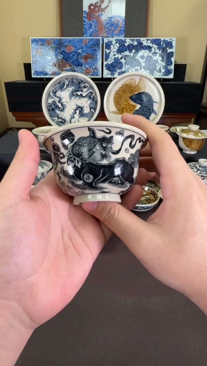 【闪购商品】二号釉杂宝狮子压手杯