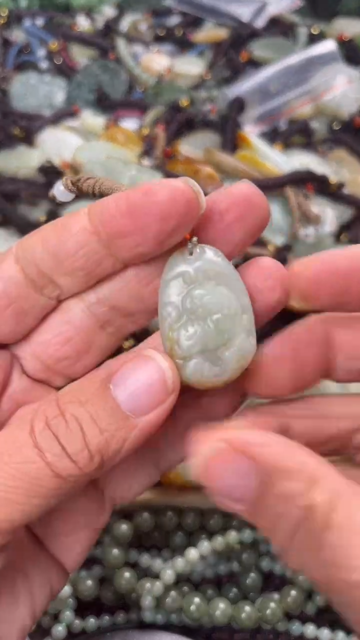 【闪购商品】和田玉颈饰未镶嵌多样性发货没有证书拍一发一有瑕