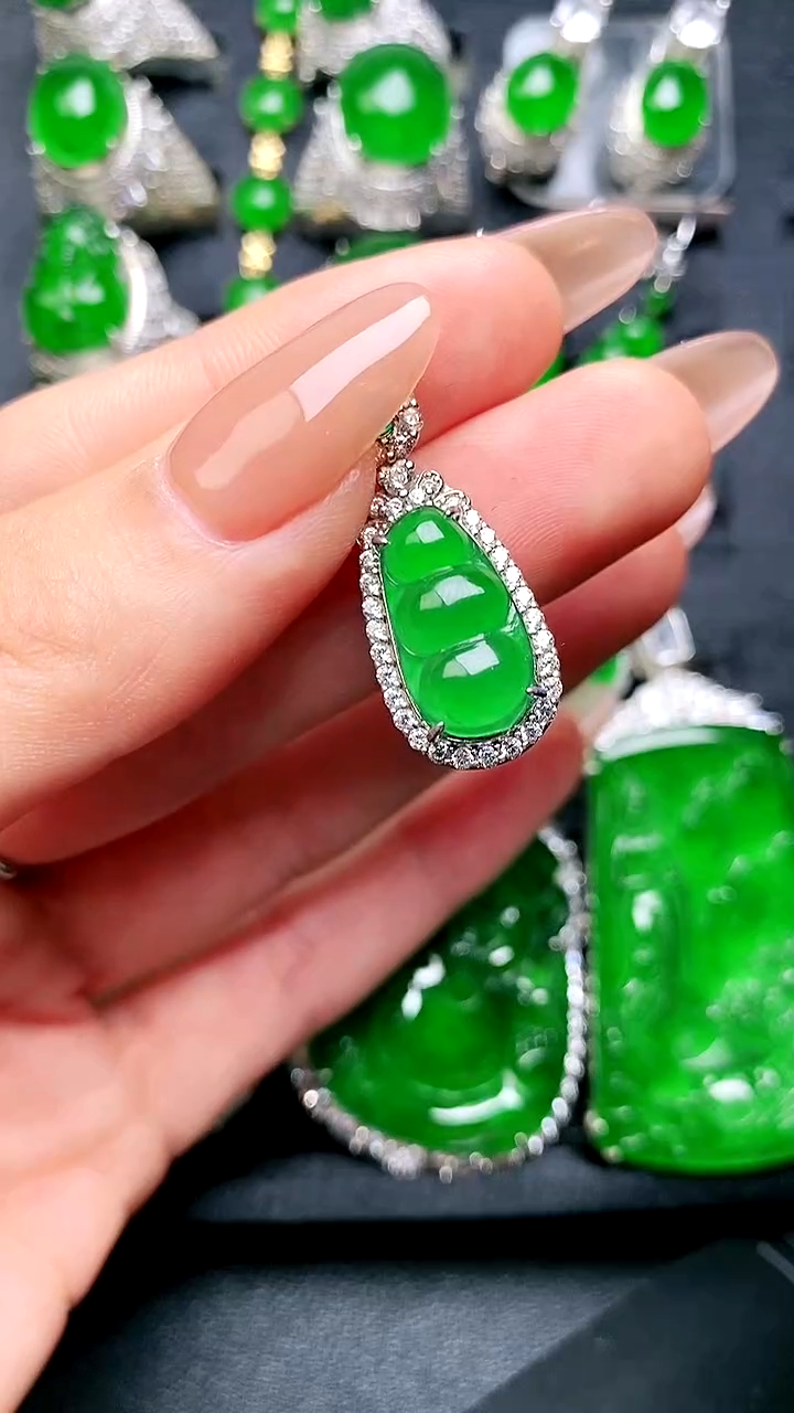 【闪购商品】翡翠吊坠(赠链)银S925镶嵌福豆吊坠