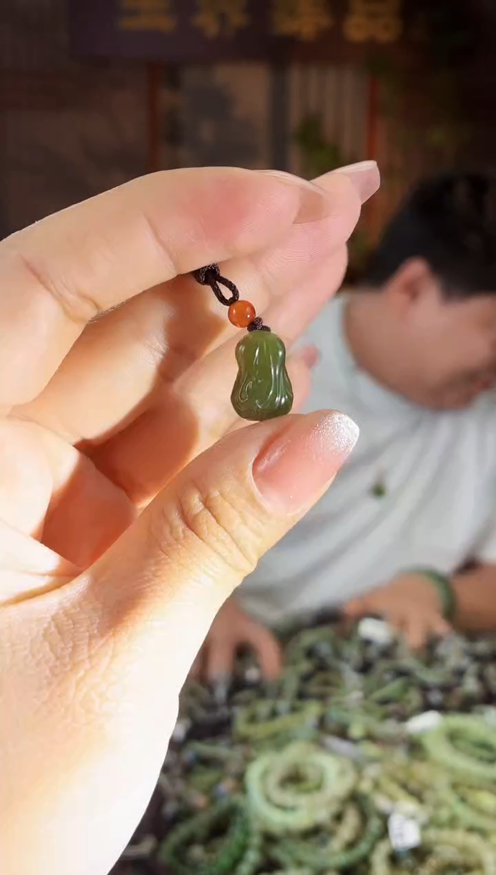 和田玉未镶嵌颈饰拍一发一