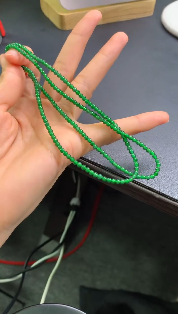 翡翠未镶嵌颈饰无鉴赏期