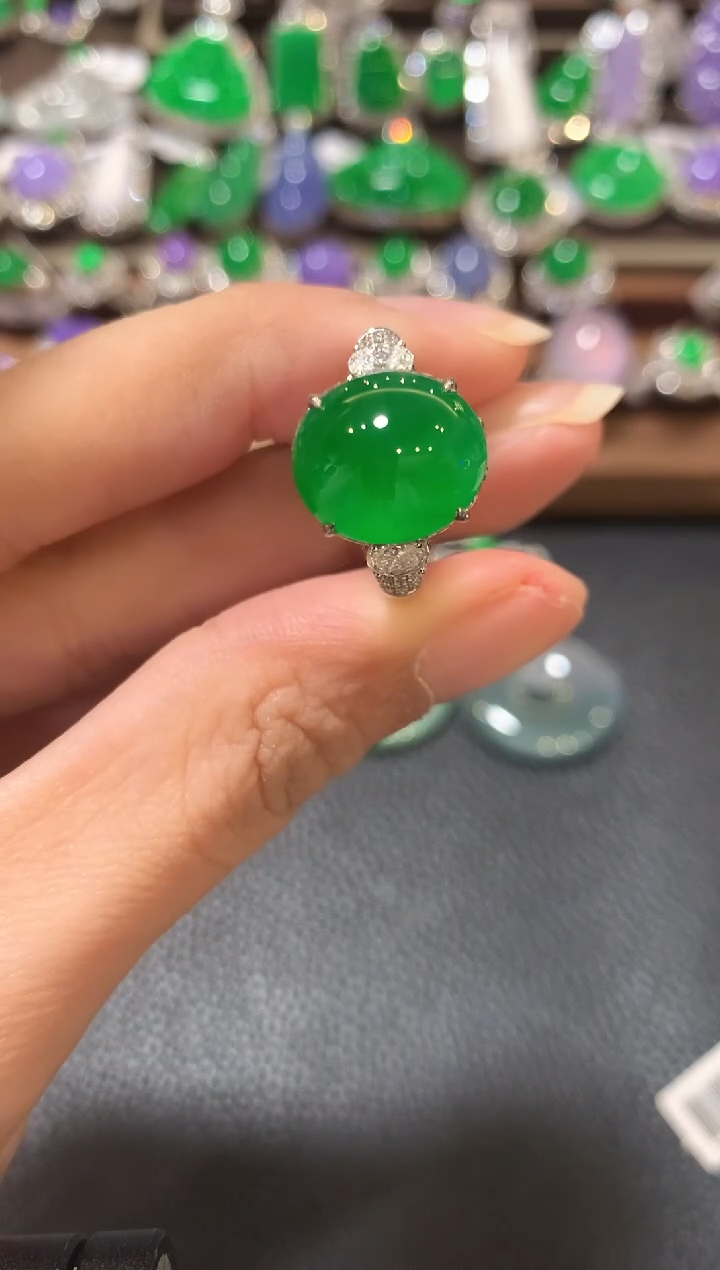 18K金镶嵌戒指翡翠一***杨m40 