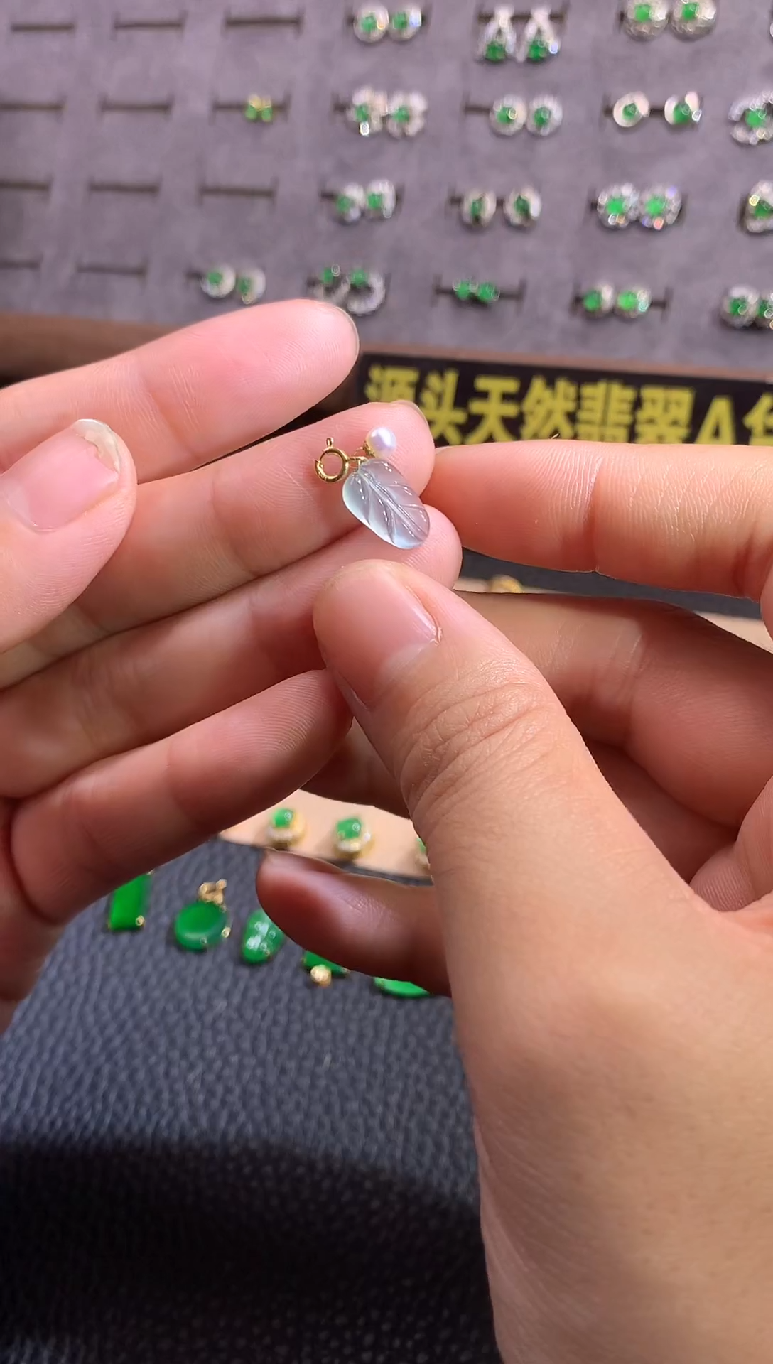 颈饰18K金镶嵌翡翠天然翡翠a货源头翡翠工厂价~