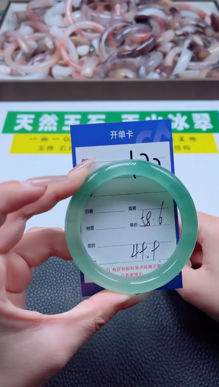 【闪购商品】石英质玉手镯未镶嵌177-58