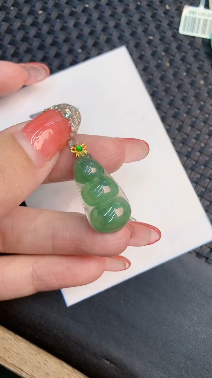 颈饰18K金镶嵌翡翠1