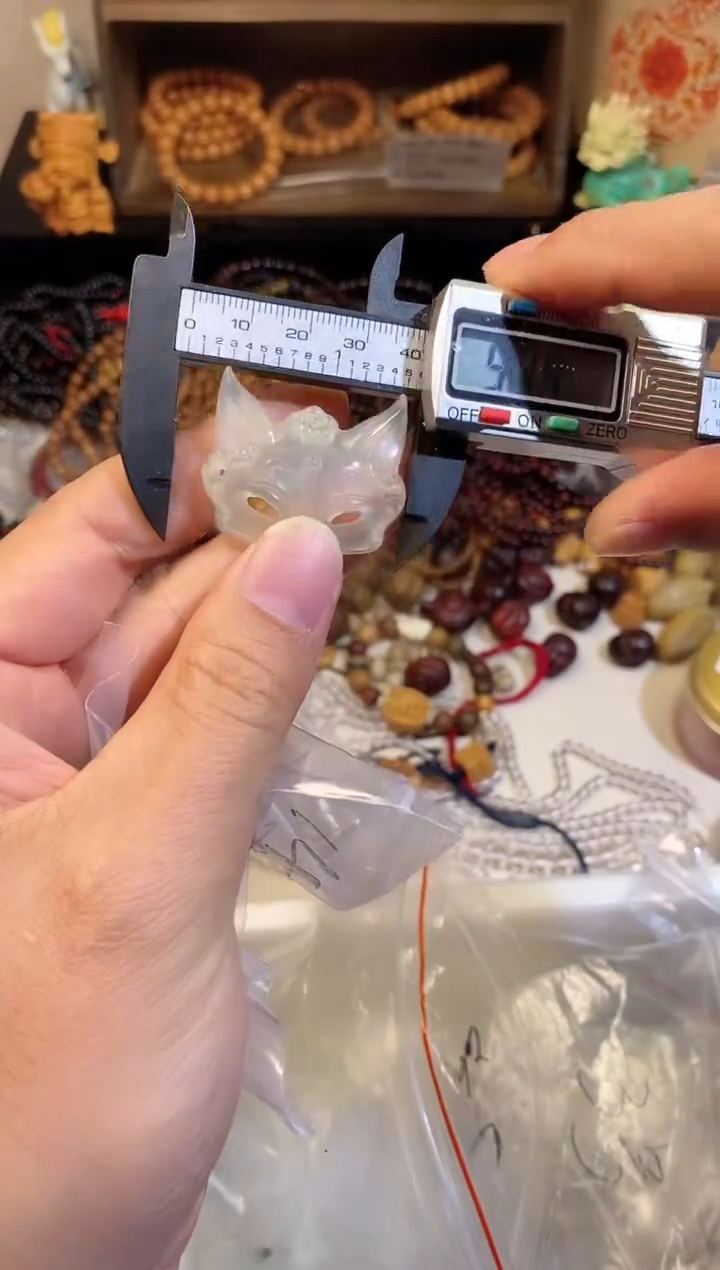 【闪购商品】蛇纹石玉颈饰未镶嵌3.5厘米狐狸面具