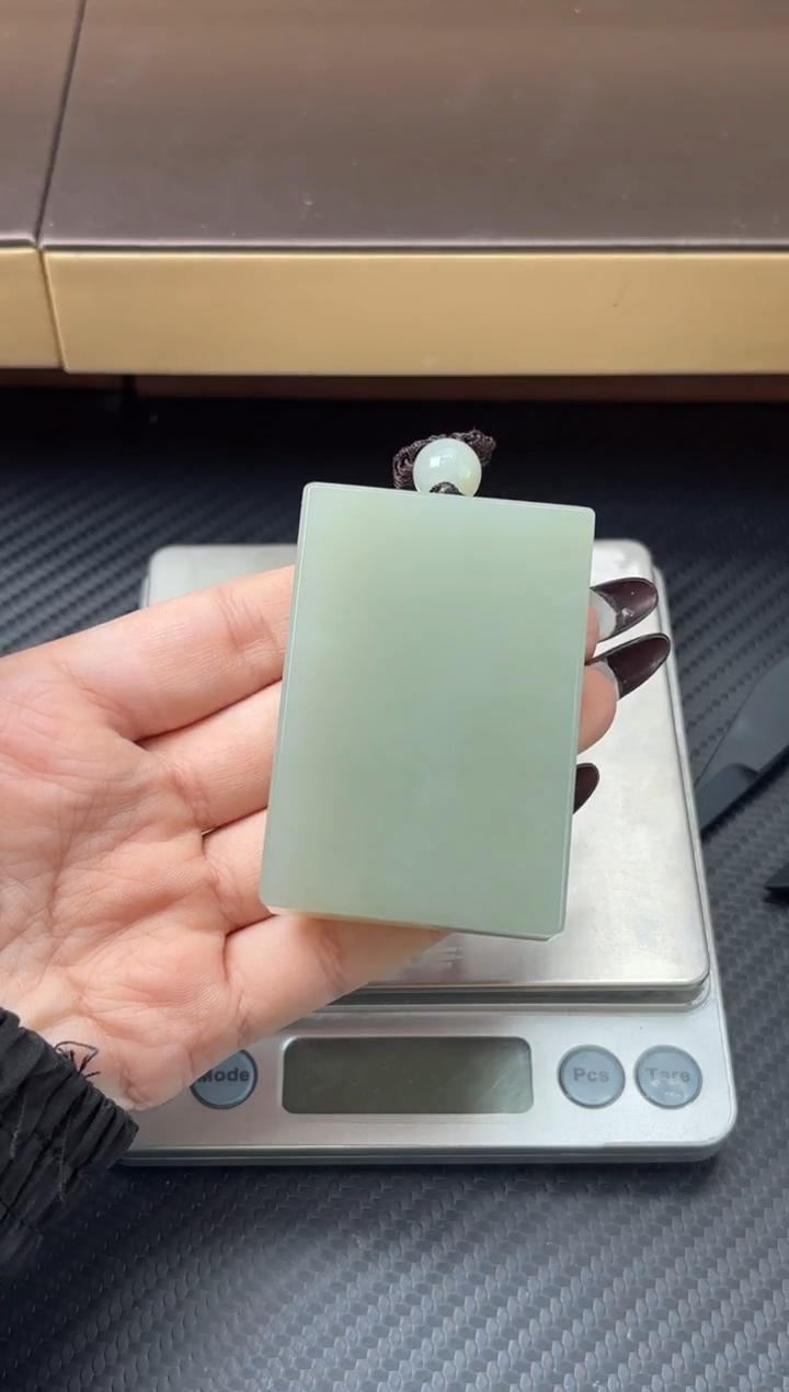 吊坠(赠链)未镶嵌和田玉且末近矿微色差吊坠