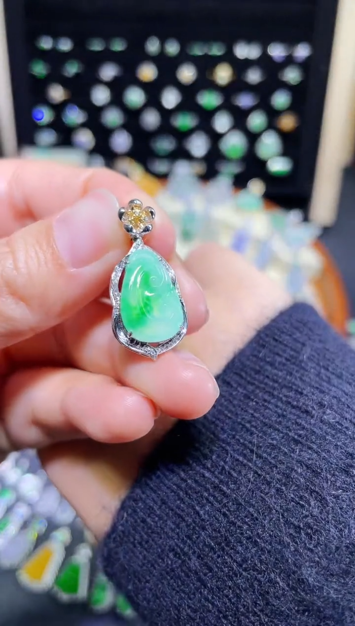 【闪购商品】翡翠颈饰18K金镶嵌高冰胶金丝阳如意吊坠