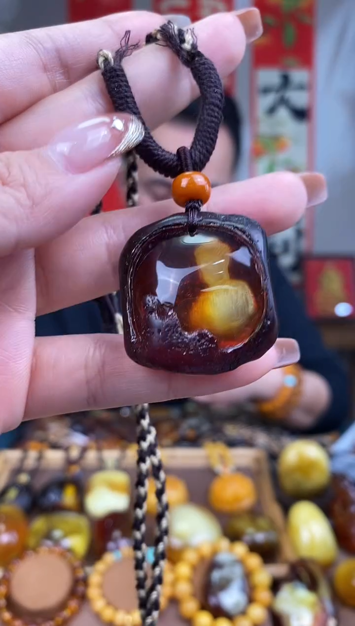 【闪购商品】琥珀裸石未镶嵌基地发货 一物一证 顺丰包邮