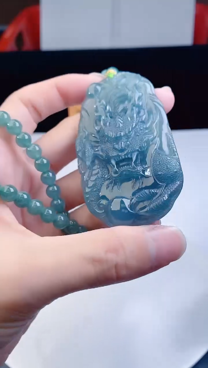 颈饰未镶嵌翡翠·