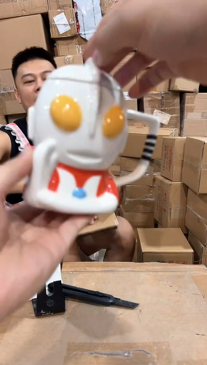 瓷片奥特曼带盖杯