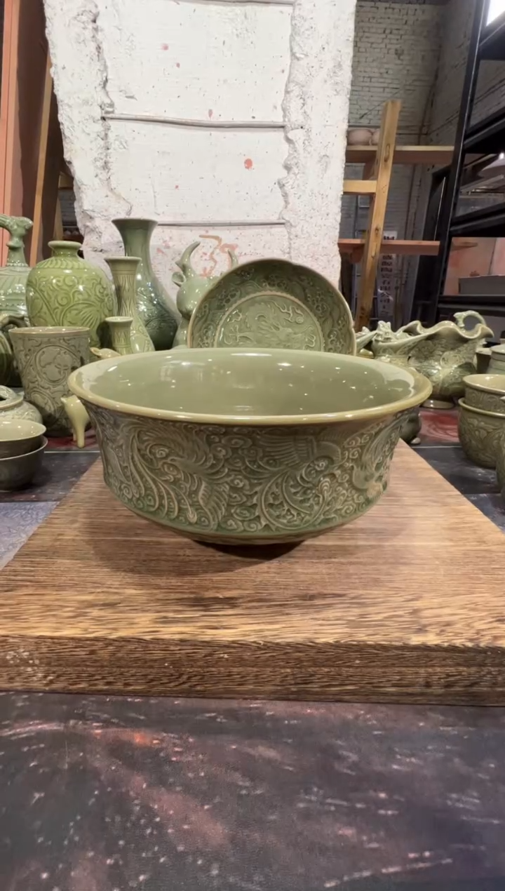 耀州窑青瓷九凤碗