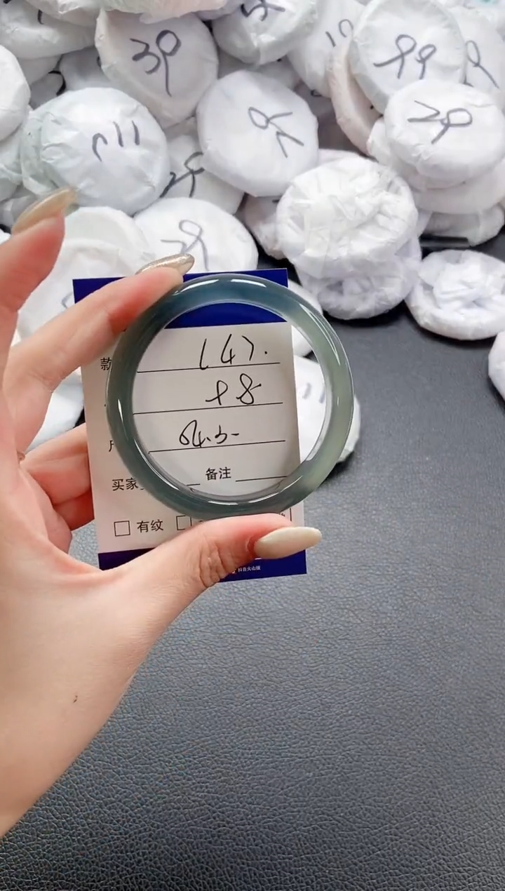 【闪购商品】石英质玉手镯未镶嵌 5L47-54