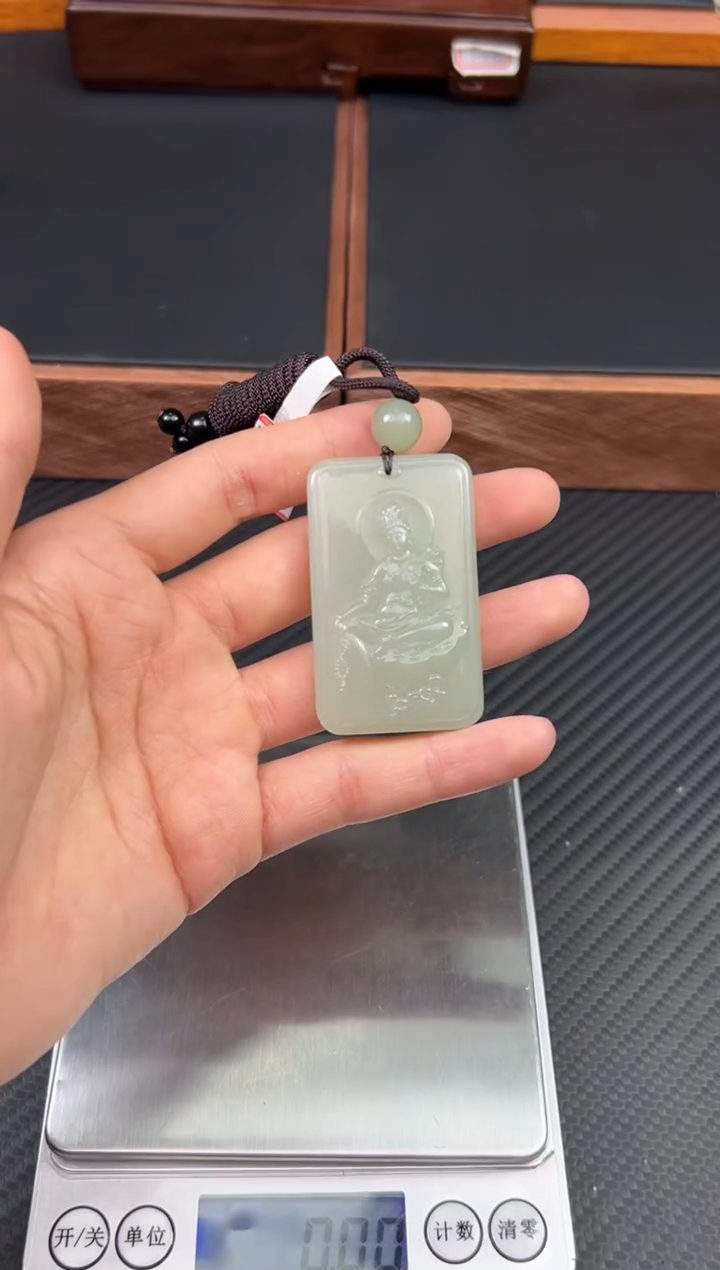 和田玉未镶嵌吊坠(赠链)且末微色差近矿
