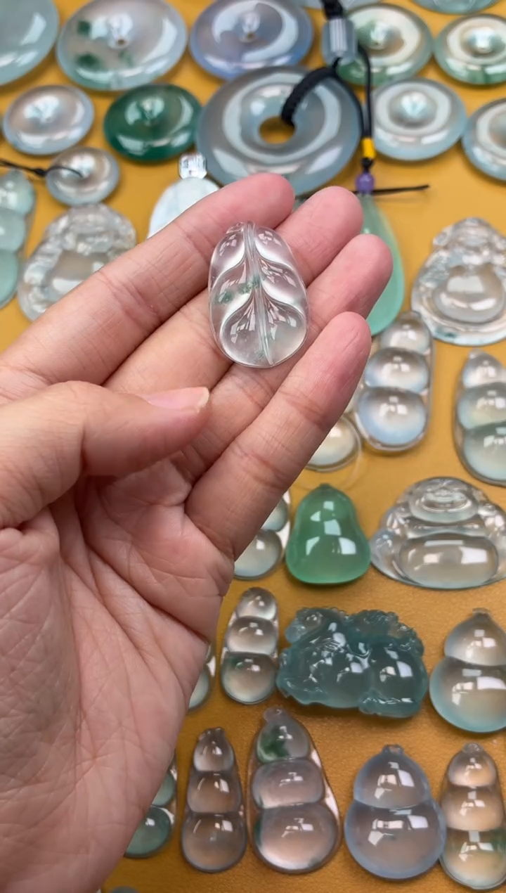 吊坠(不含链)未镶嵌翡翠28 叶子 28.7 19.6 4.4