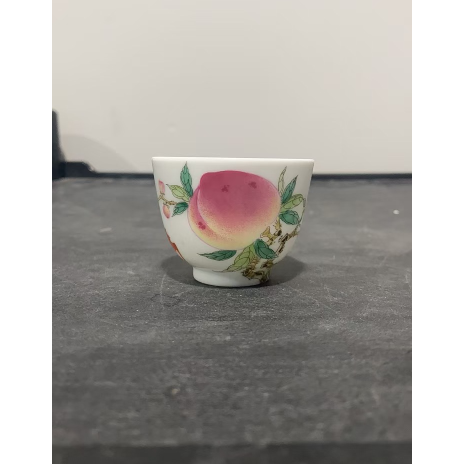 景德镇昱器粉彩寿桃1桃小客杯微瑕
