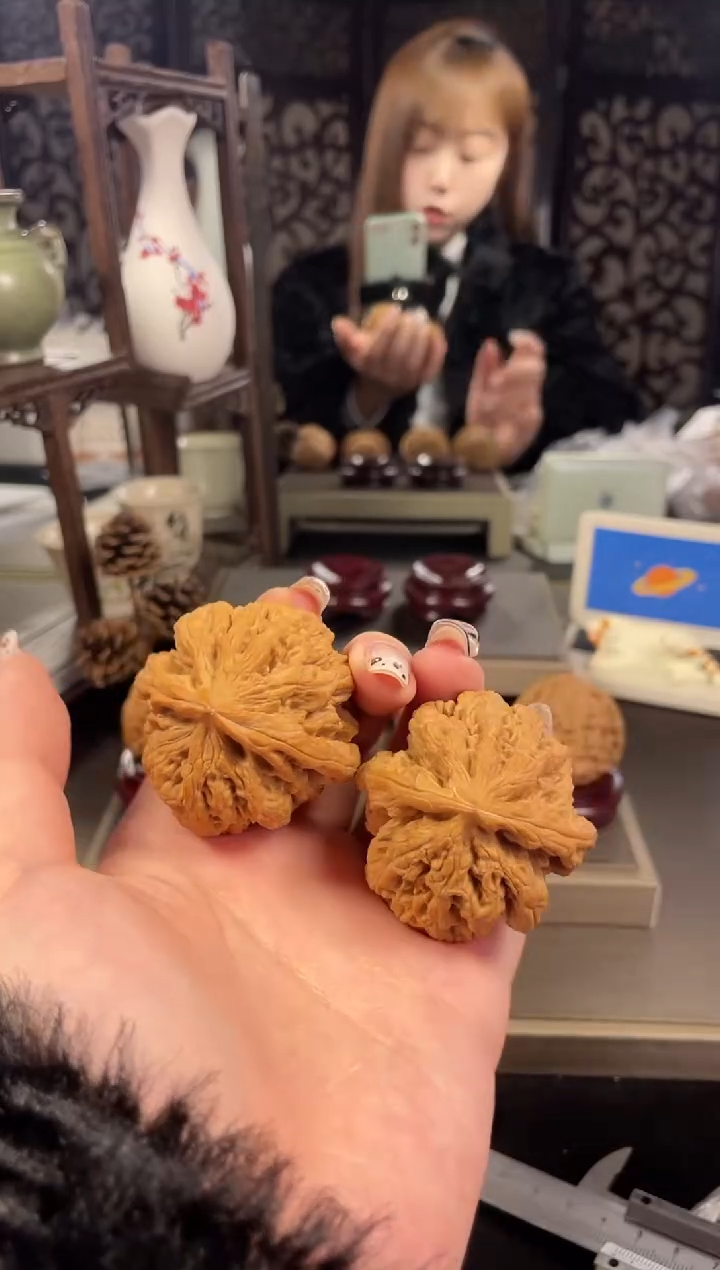 【闪购商品】文玩核桃把件大粗筋44尺-1