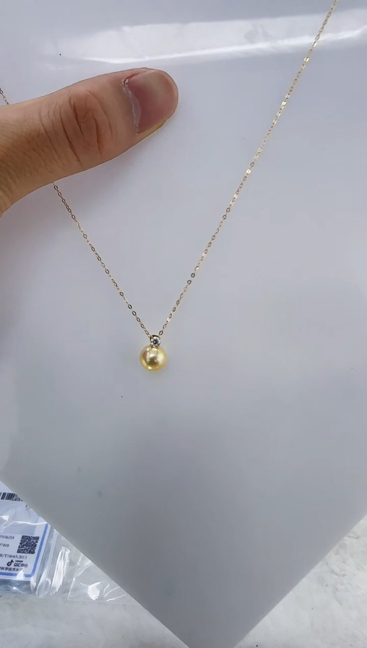 18K金镶嵌海水珍珠DA海水羽皇金吊坠8-9 a319