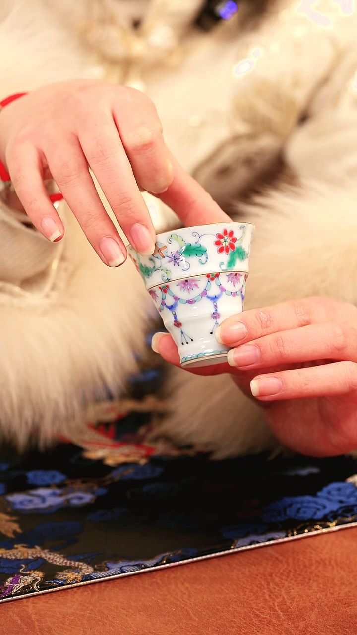 【闪购商品】冉月斗彩团花珠帘杯子