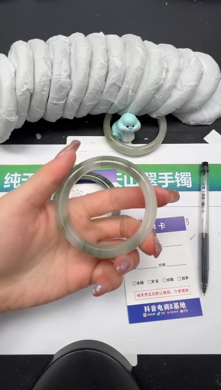 【闪购商品】石英质玉手镯未镶嵌381-53.2