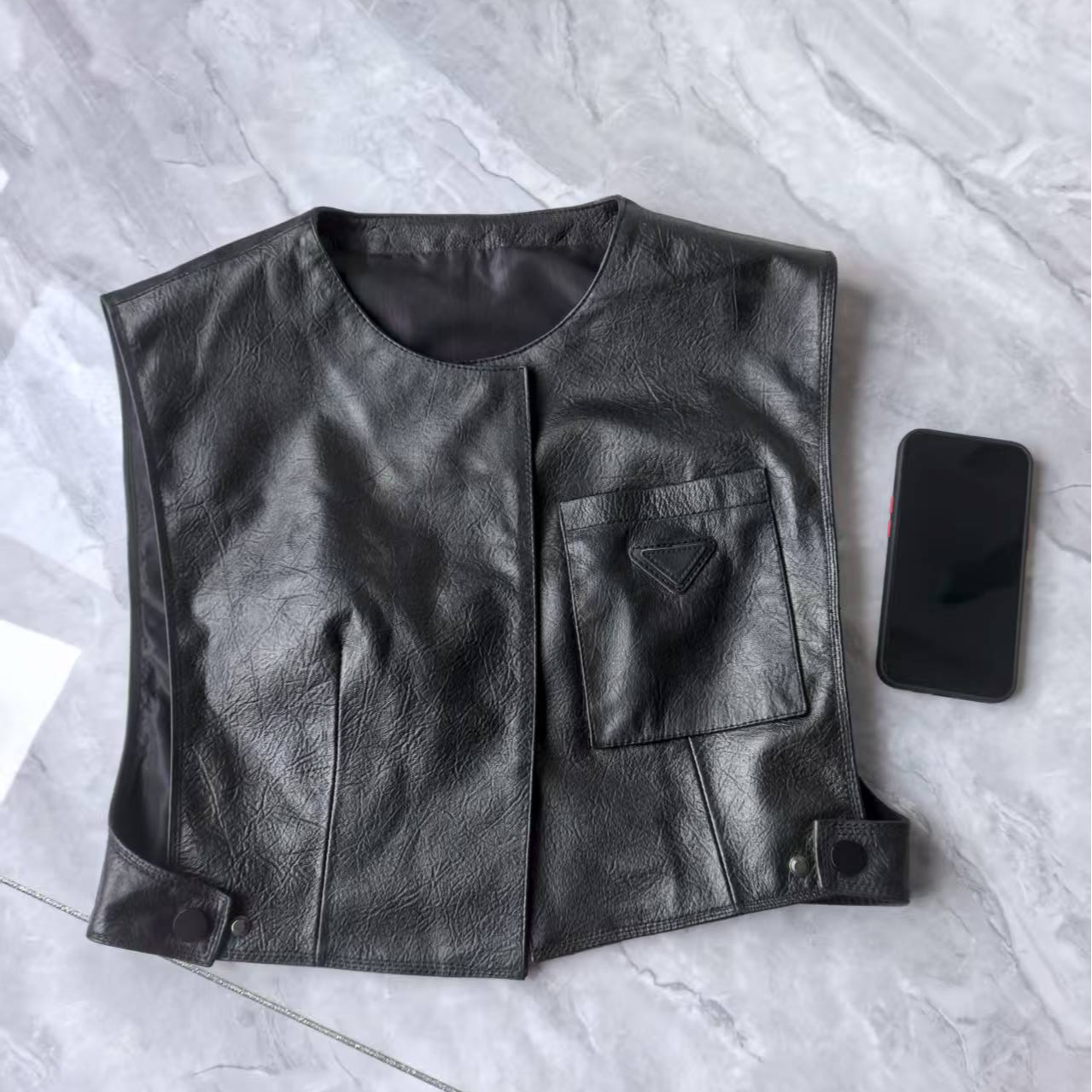 皮衣薄款圆领黑色外套网红常规气质女装冬季短款无袖