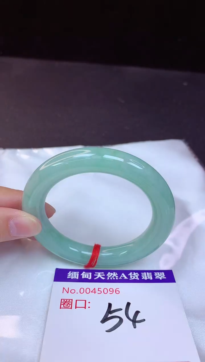 【闪购商品】翡翠手镯未镶嵌54+             